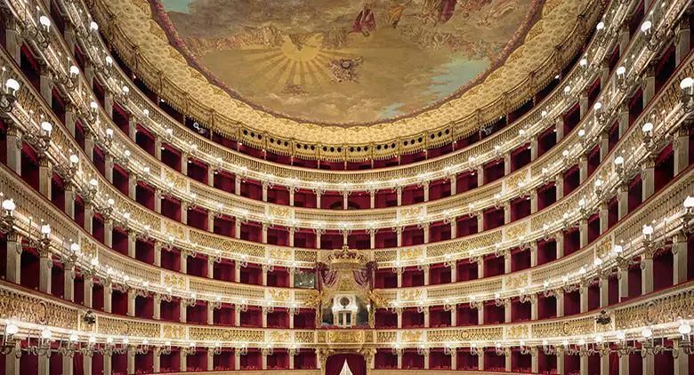 Il Teatro di San Carlo, il più antico teatro d'opera d'Europa, a Napoli