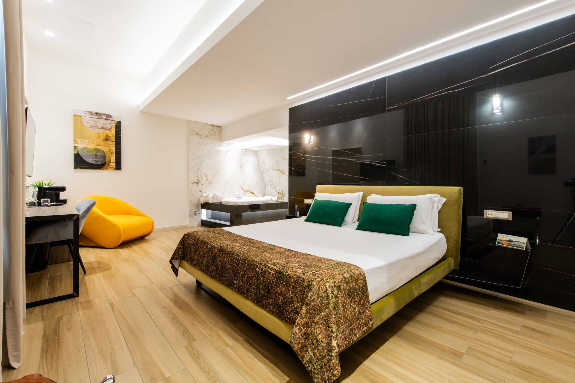 Suite con jacuzzi vasca idromassaggio e balcone napoli centro - Municipio Luxury Suite Napoli, foto 1