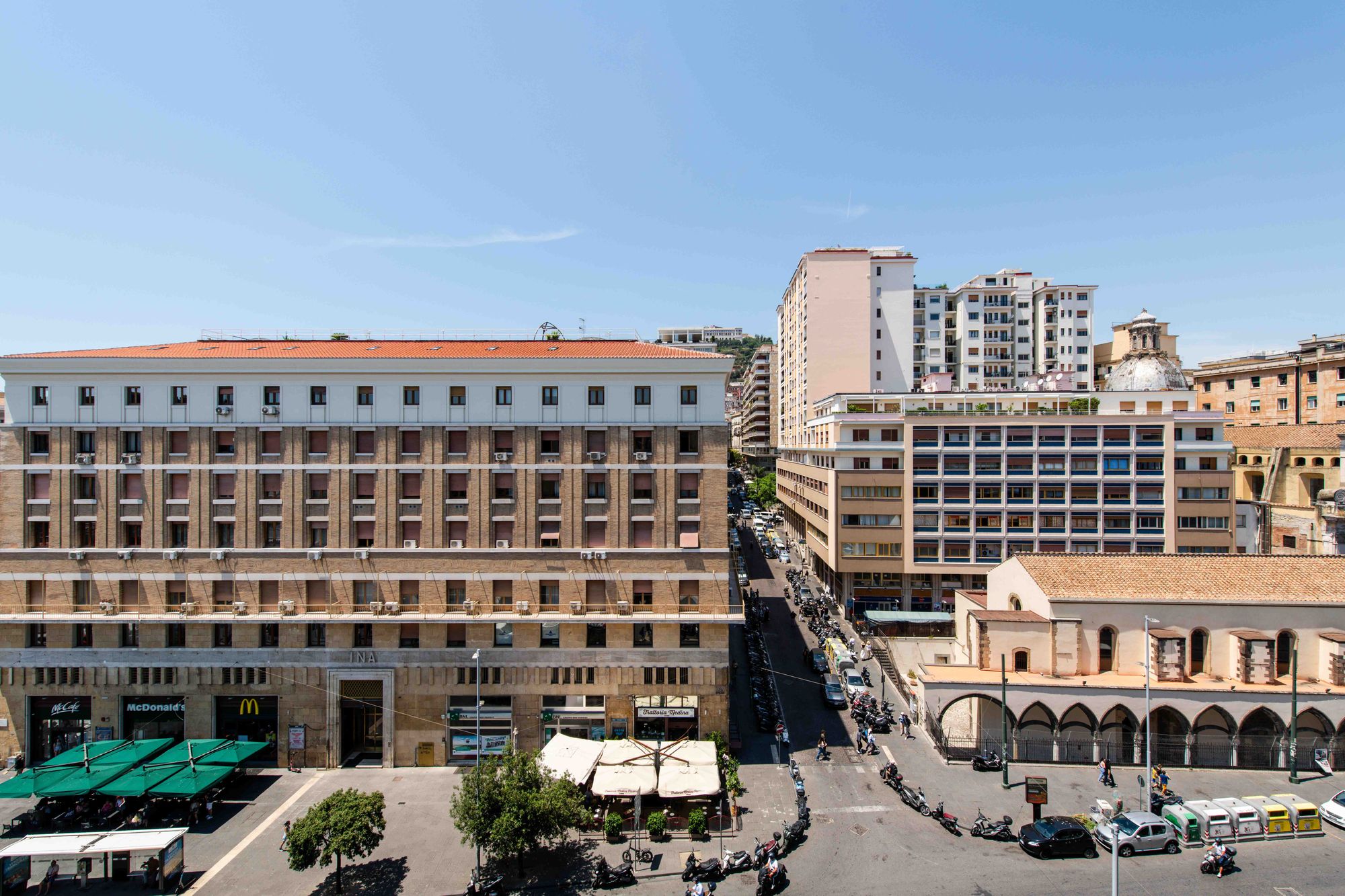 Vista panoramica dal balcone della suite su Napoli - Municipio Luxury Suite Napoli, foto 2