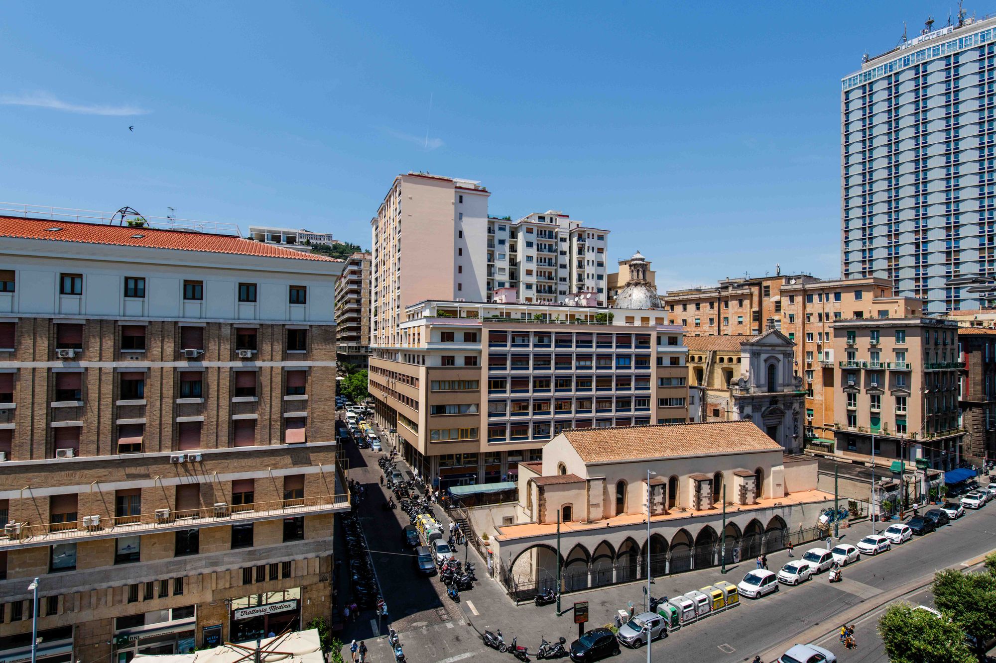 Balcone della Junior Suite con vasca idromassaggio - Municipio Luxury Suite Napoli, foto 3