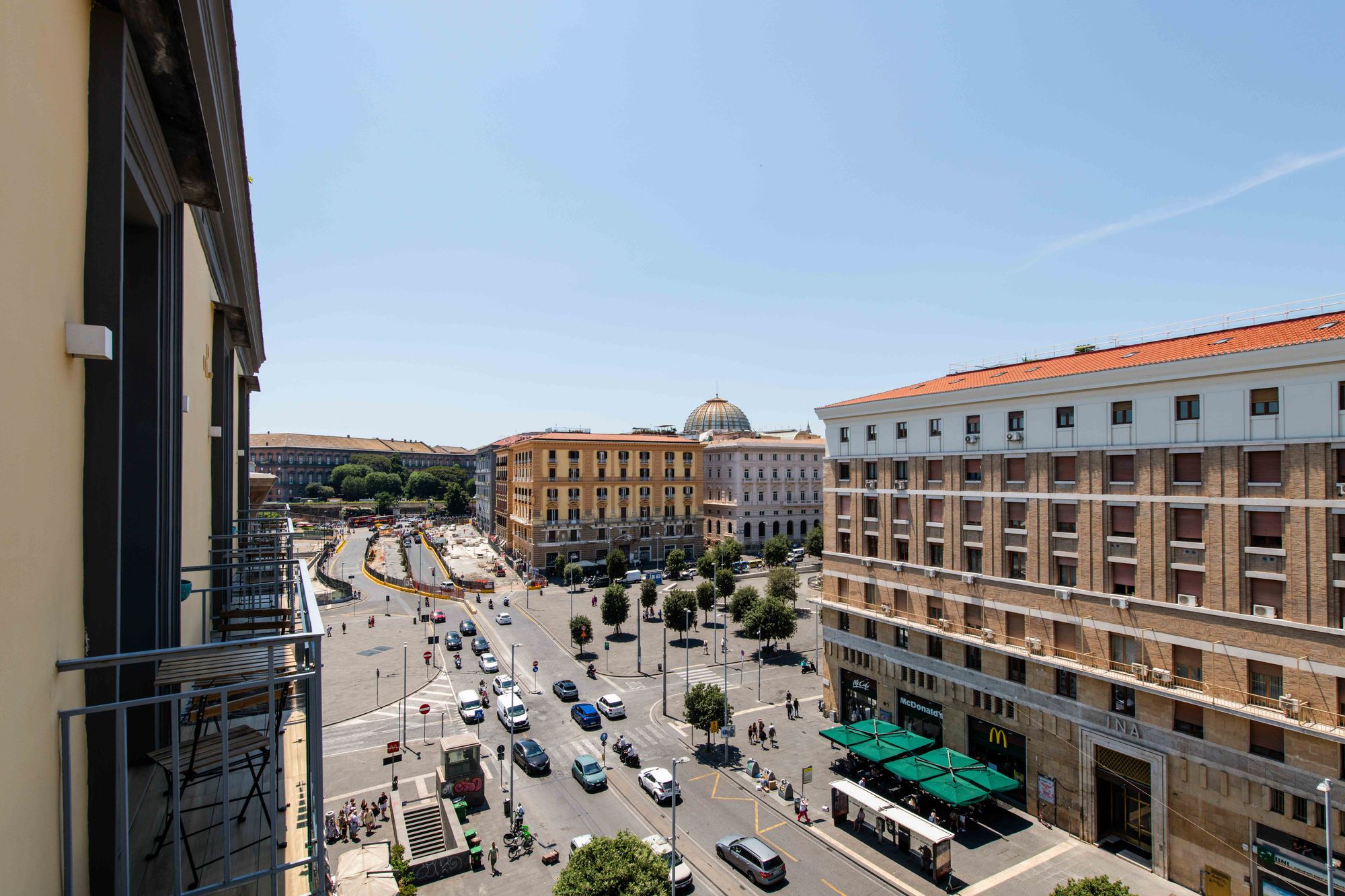 Balcone privato della Junior Suite con vista su Napoli centro - Municipio Luxury Suite Napoli, foto 4